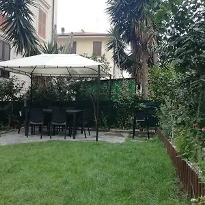 roel-garden-view.hotelitalianriviera.com/